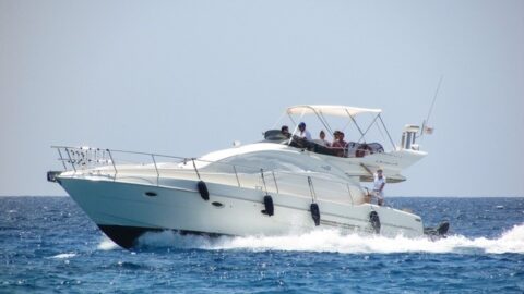 Vautex mobile services can repair your boat almost anywhere.